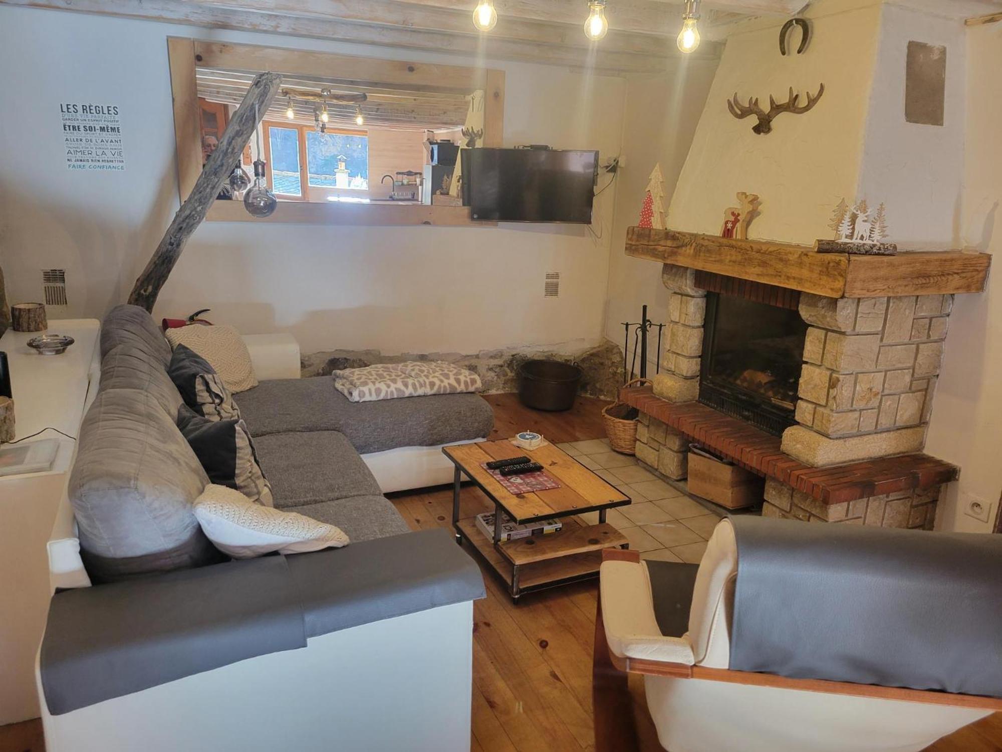 Paisible Maison Dans Les Pyrenees